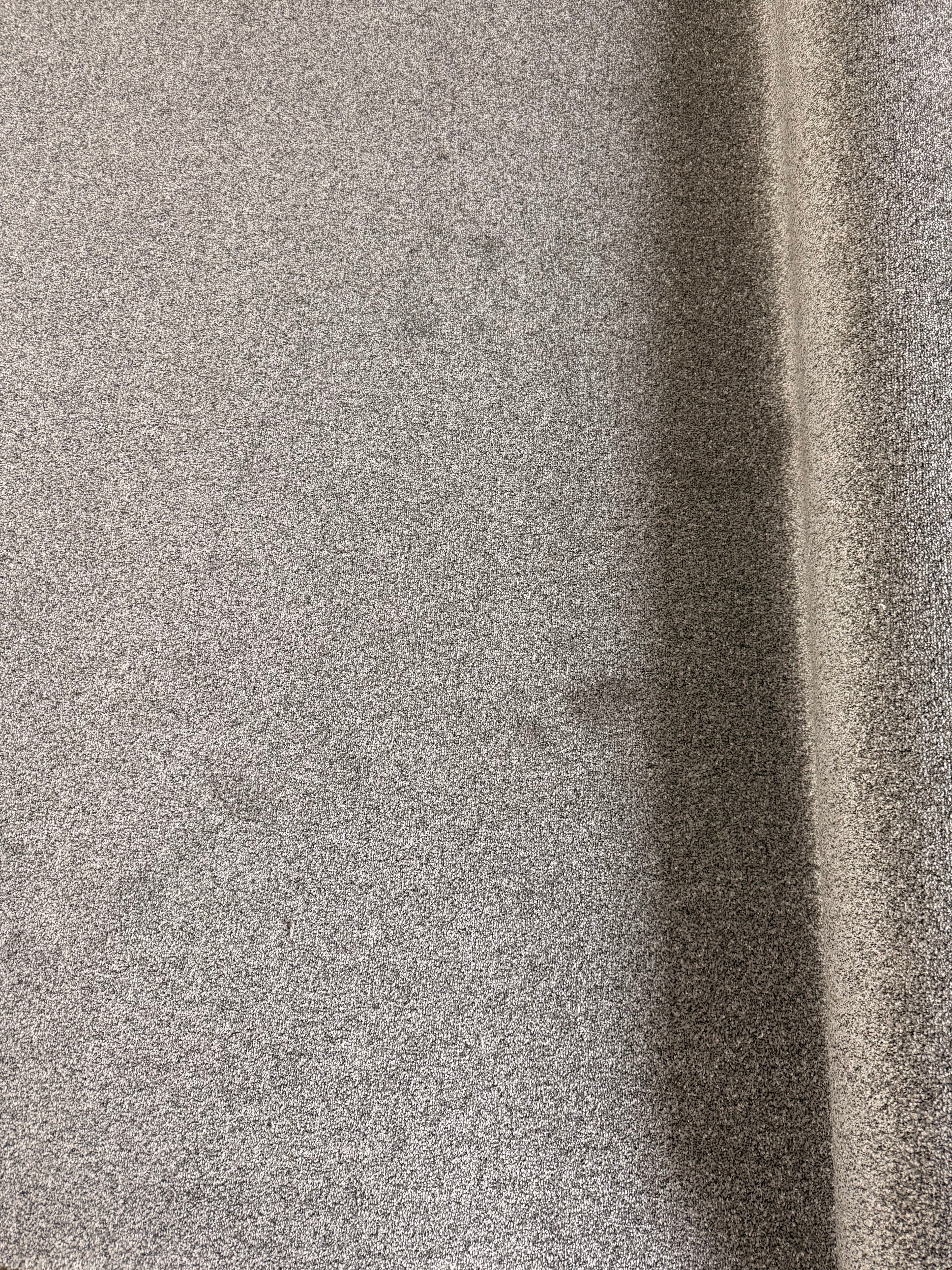 Super Twist Carpet Remnant — Graphite — 3.65m × 5.00m